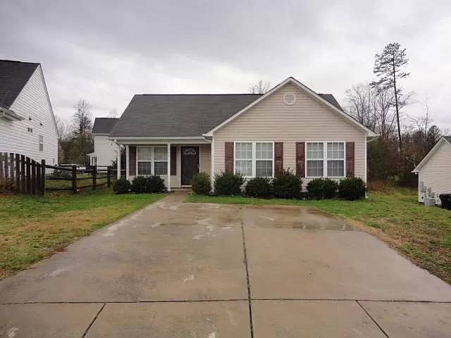 3 BR in Charlotte