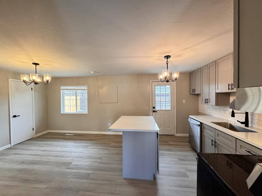 3Br 2Ba 1/2 Duplex available