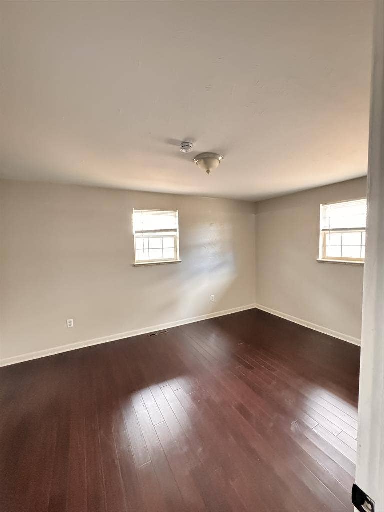 3Br 2Ba 1/2 Duplex available
