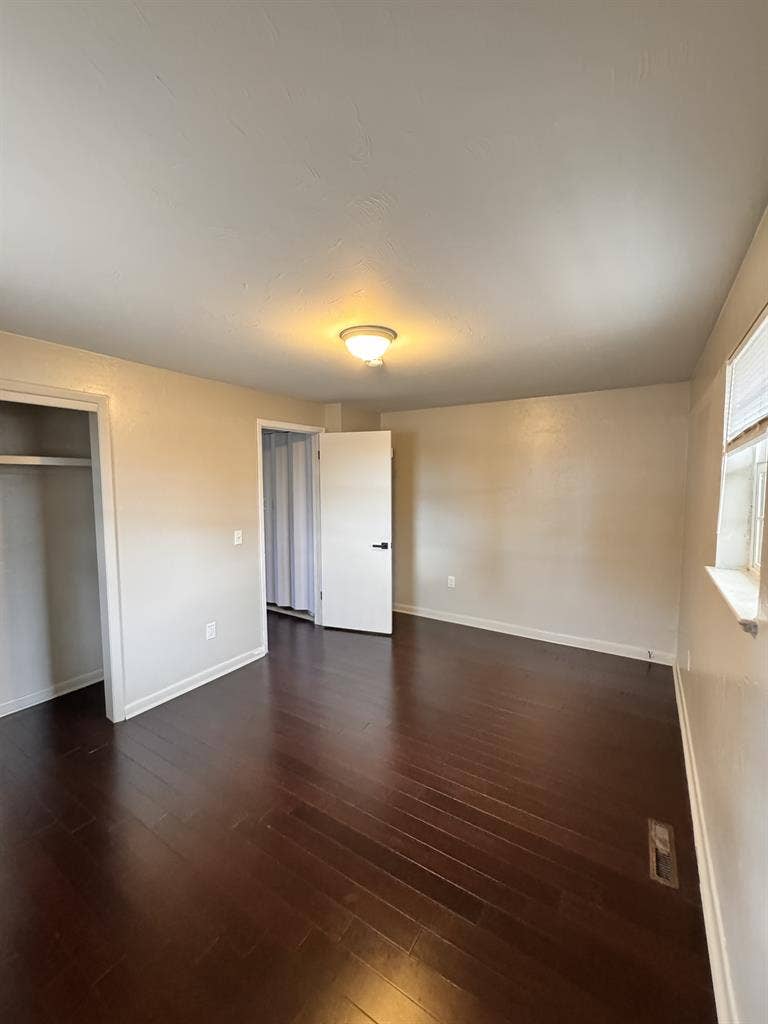 3Br 2Ba 1/2 Duplex available