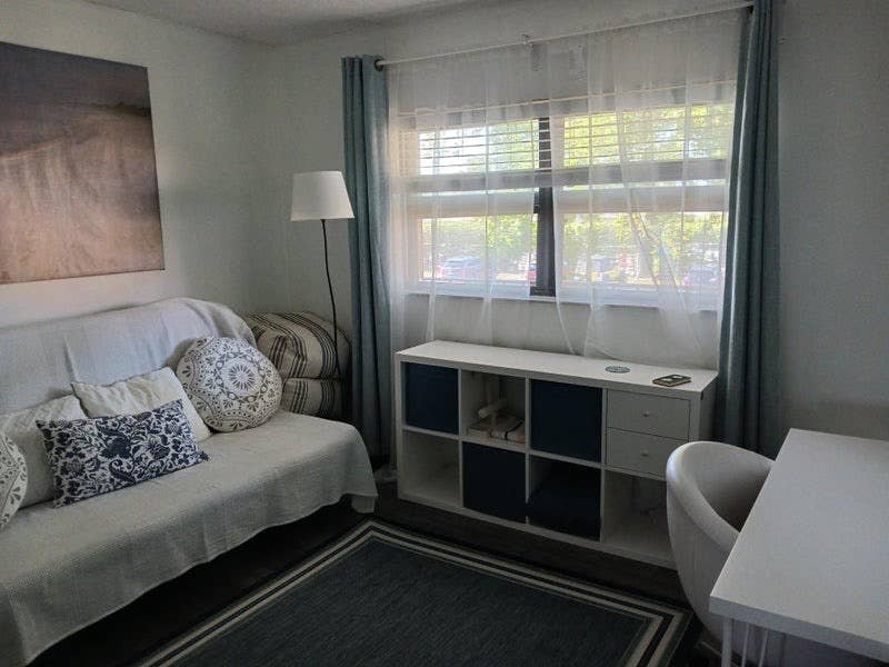 Looking for (babysitting) roommate