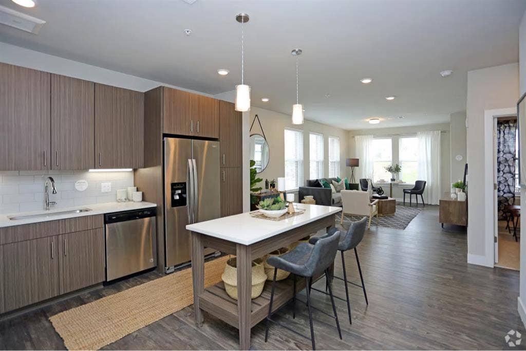 👀4 Roommate in Castle Rock