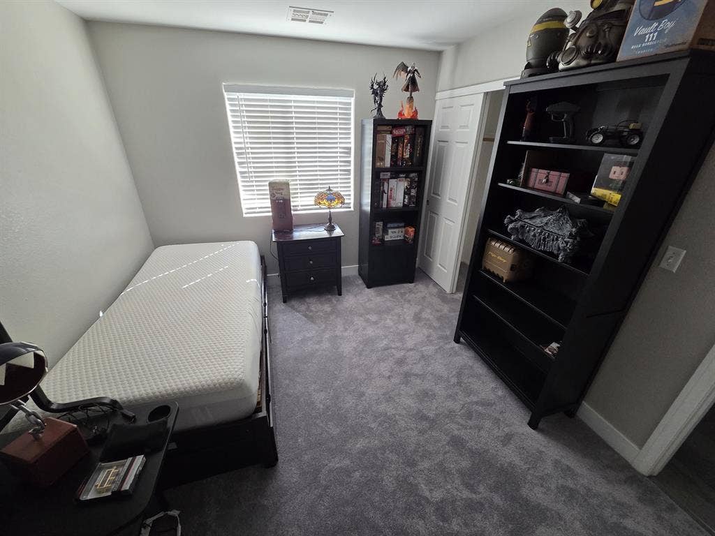 2 Rooms Avaliable for Rent