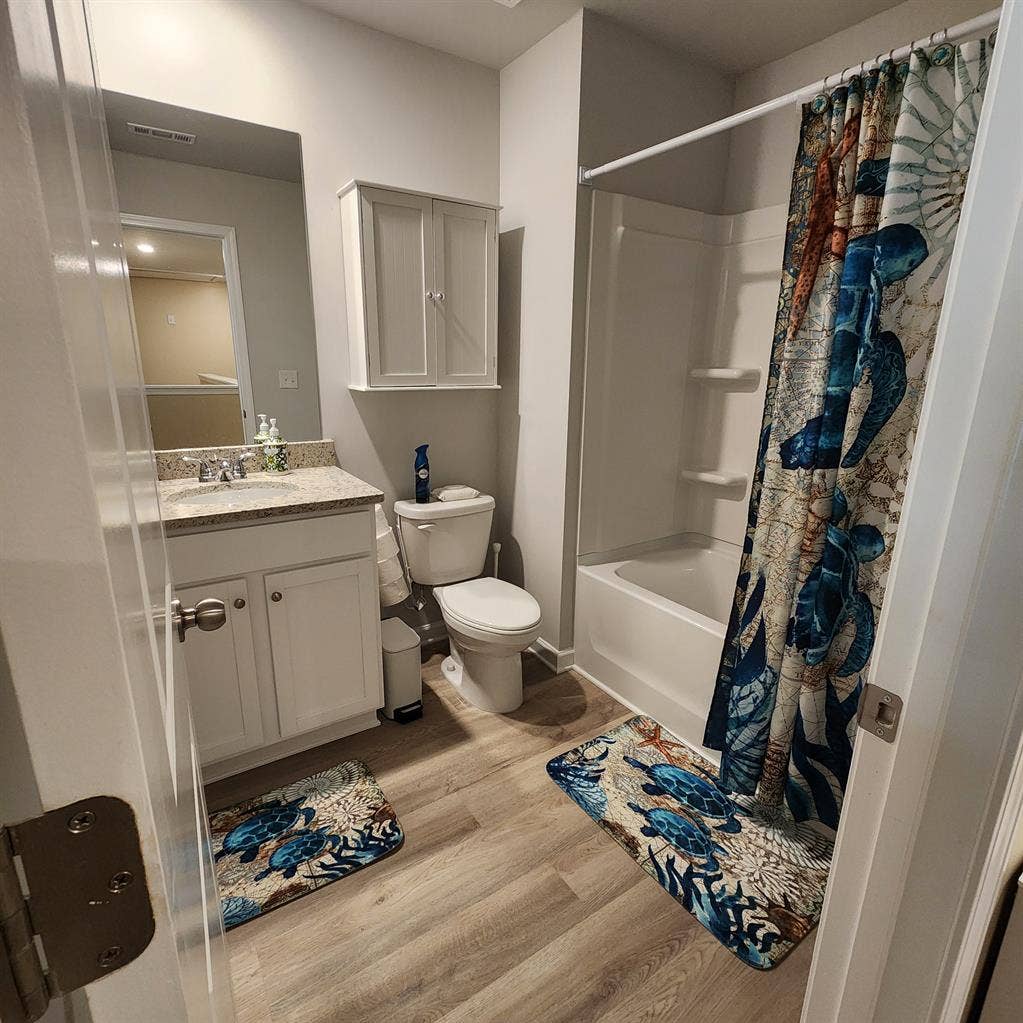 Private Room, Shared Bath (Room 2)