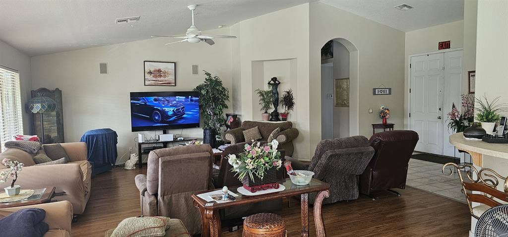 Medium Room for Rent
