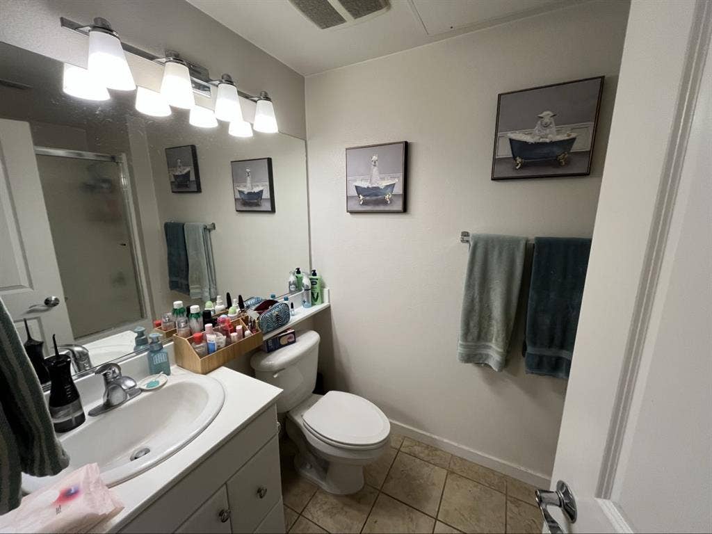 Room w/ private bath in Irvine!