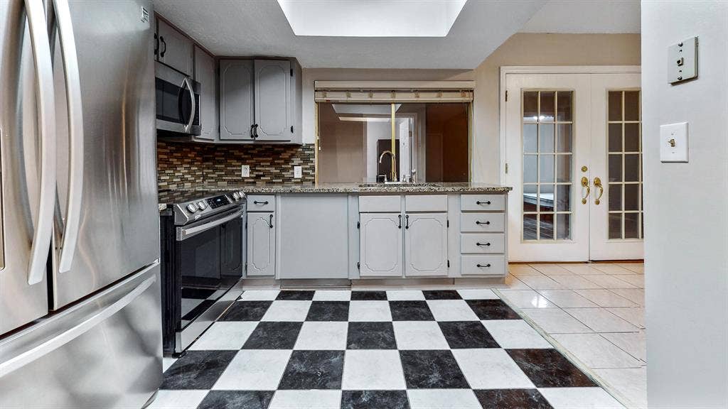 8 BR in College Park