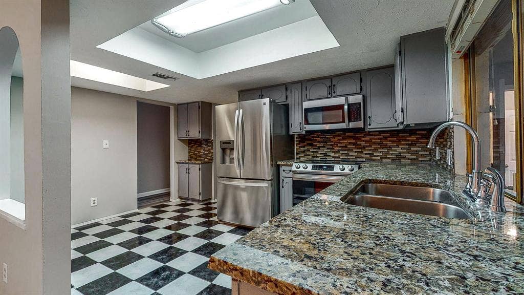 8 BR in College Park
