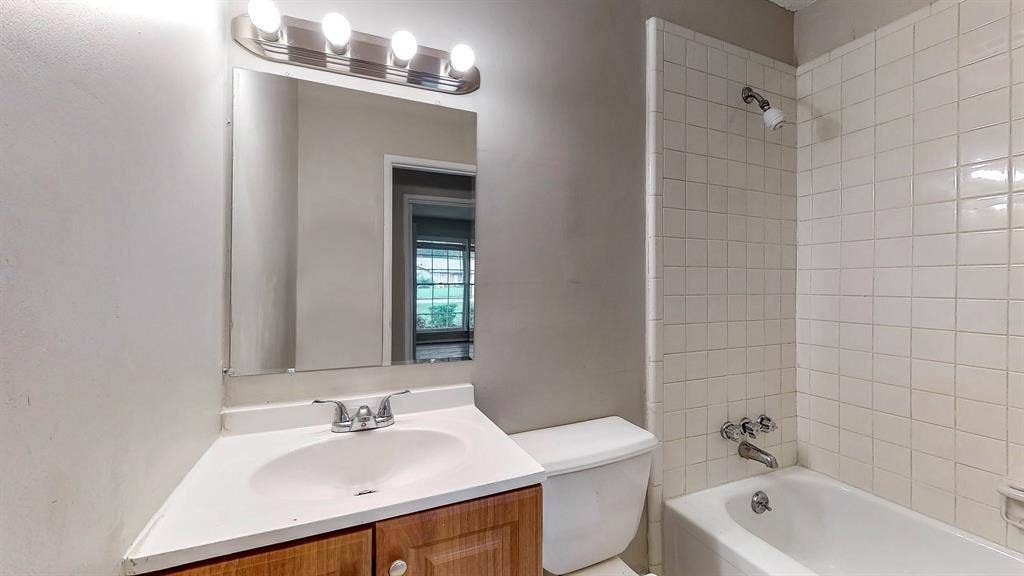 8 BR in College Park