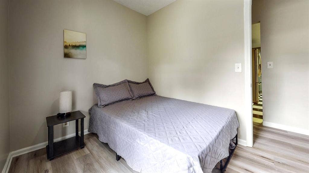 8 BR in College Park