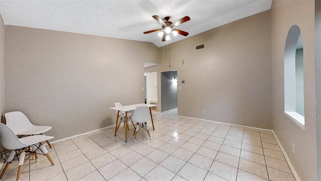 8 BR in College Park