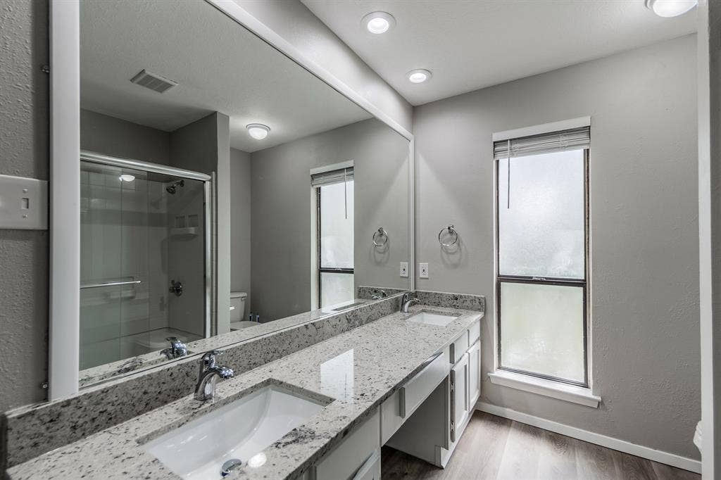 8 BR in Arlington