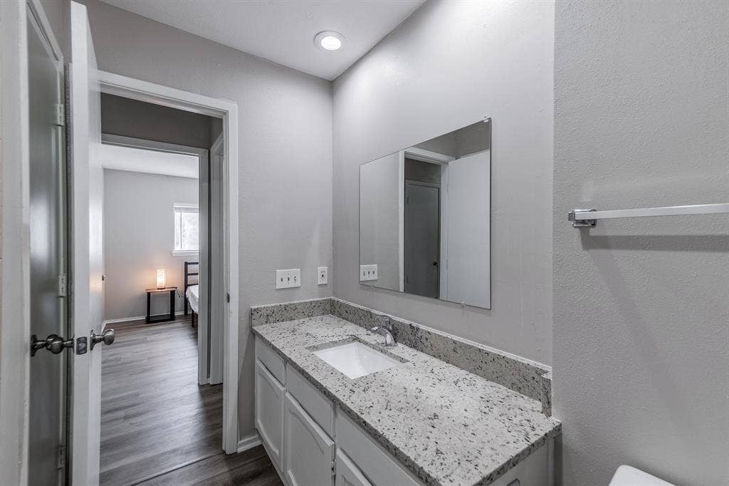 8 BR in Arlington