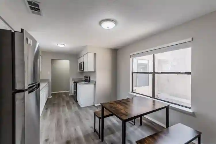 8 BR in Arlington