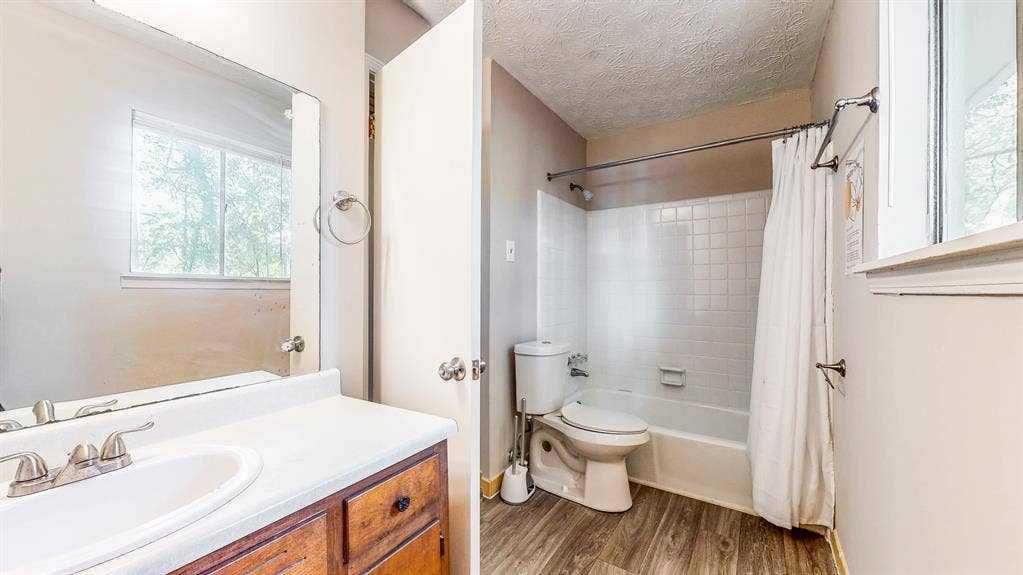 7 BR in Riverdale
