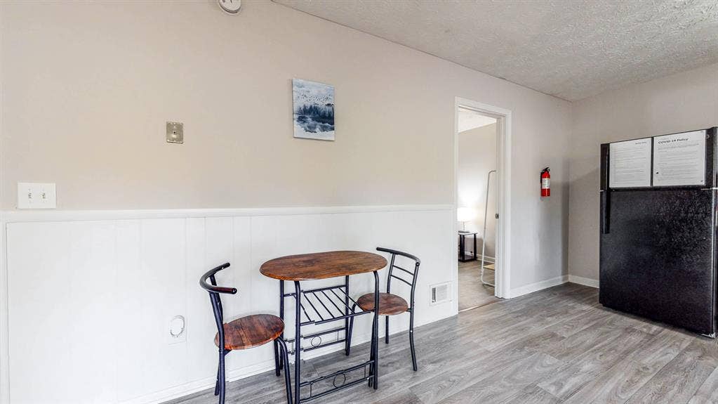7 BR in Riverdale