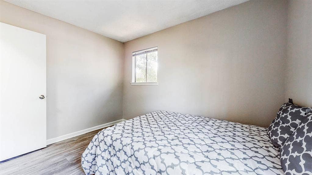 7 BR in Riverdale