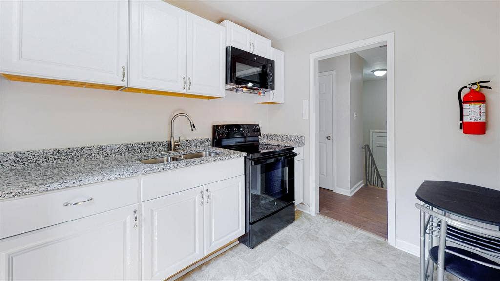 9 BR in Jonesboro