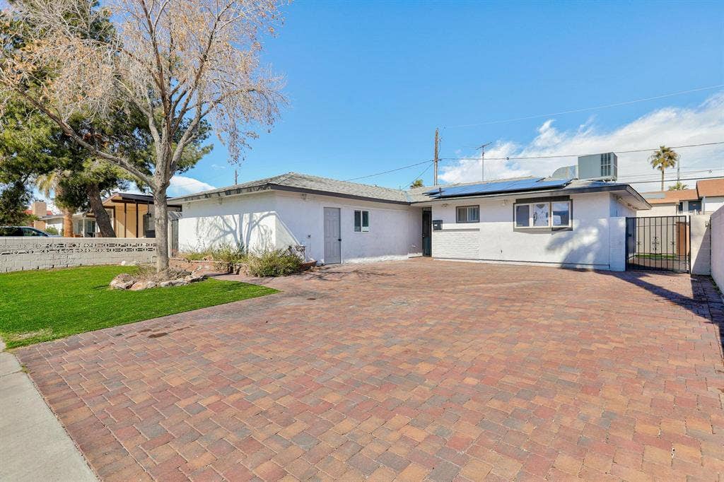 8 BR in Las Vegas
