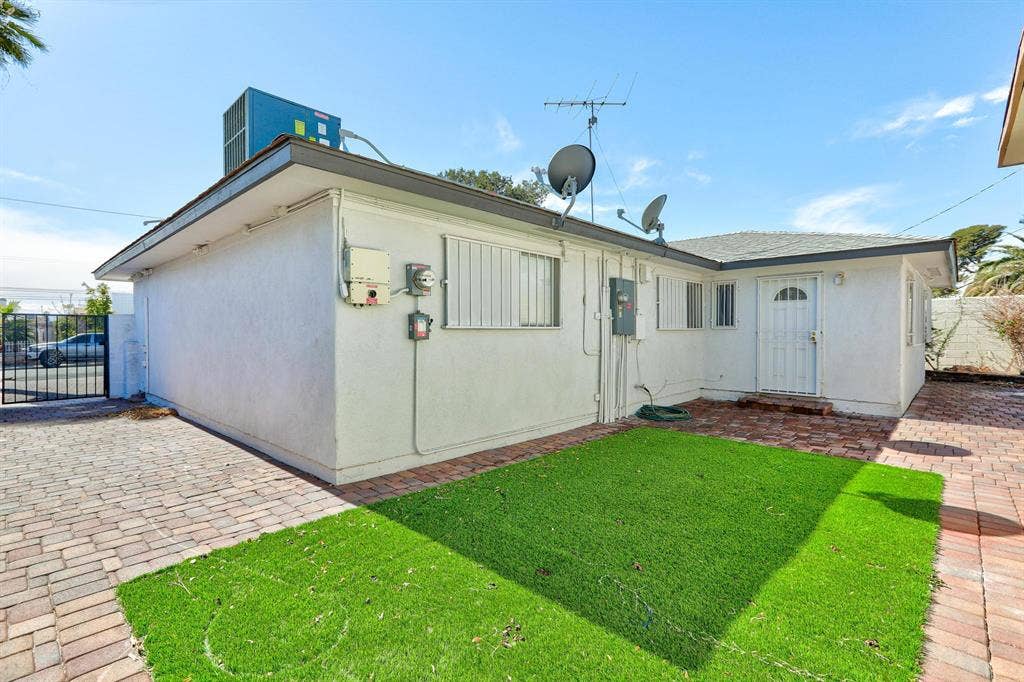 8 BR in Las Vegas
