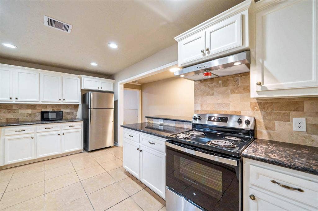 9 BR in Houston