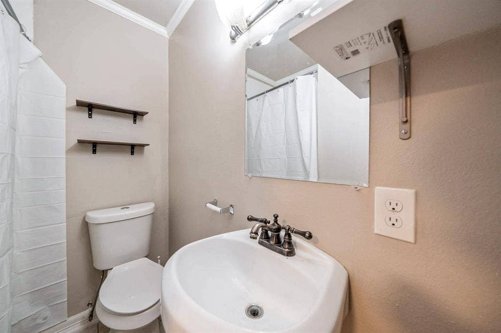 9 BR in Houston
