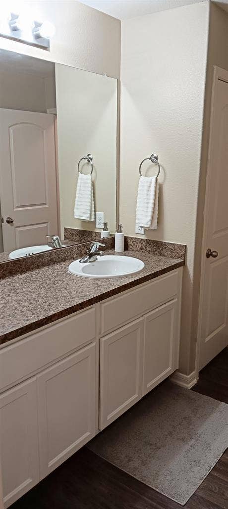 6 BR in Houston