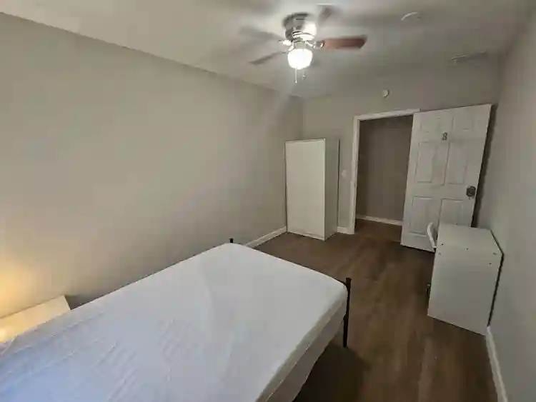 12 BR in St. Petersburg