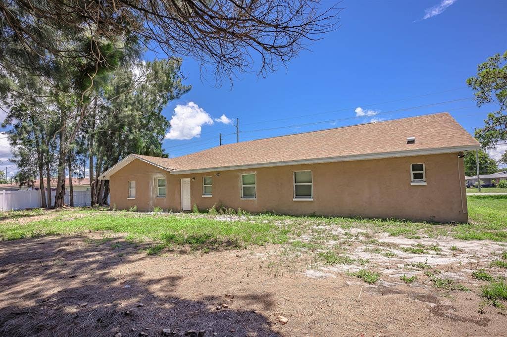12 BR in St. Petersburg