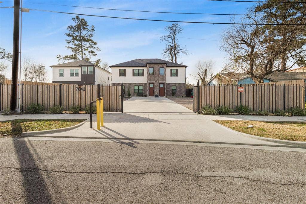 5 BR in Houston