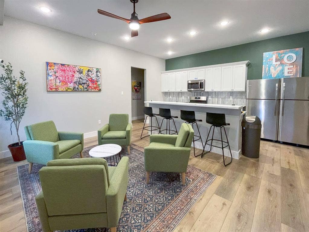 5 BR in Houston