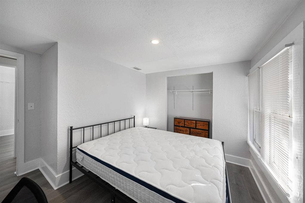 6 BR in St. Petersburg