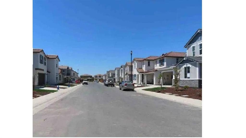 6 BR in Roseville