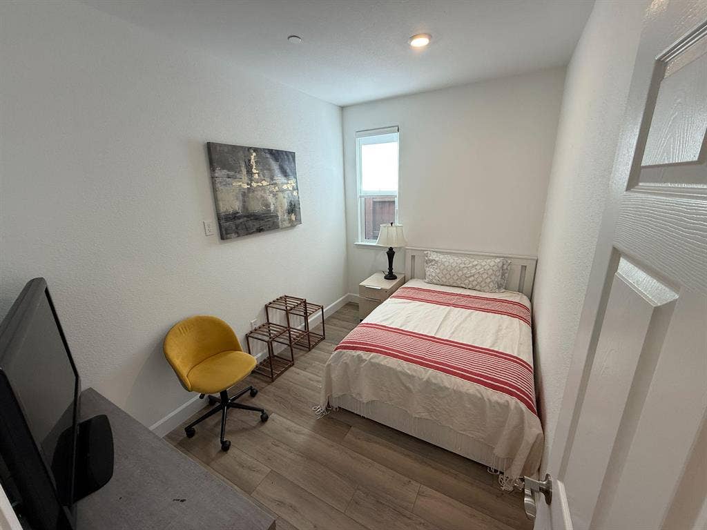 6 BR in Roseville