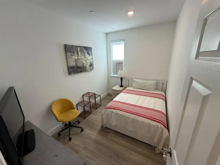 6 BR in Roseville