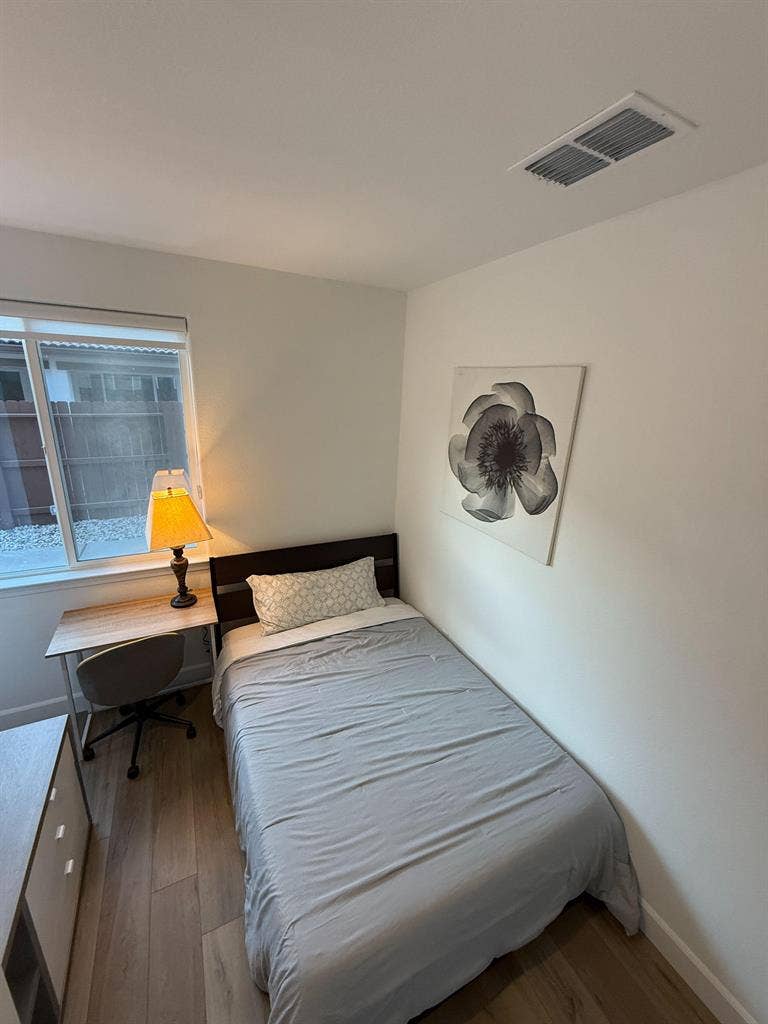 6 BR in Roseville
