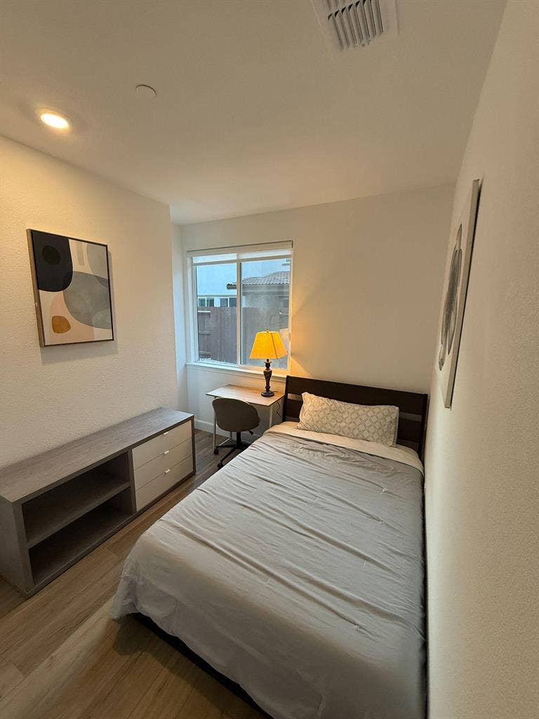 6 BR in Roseville
