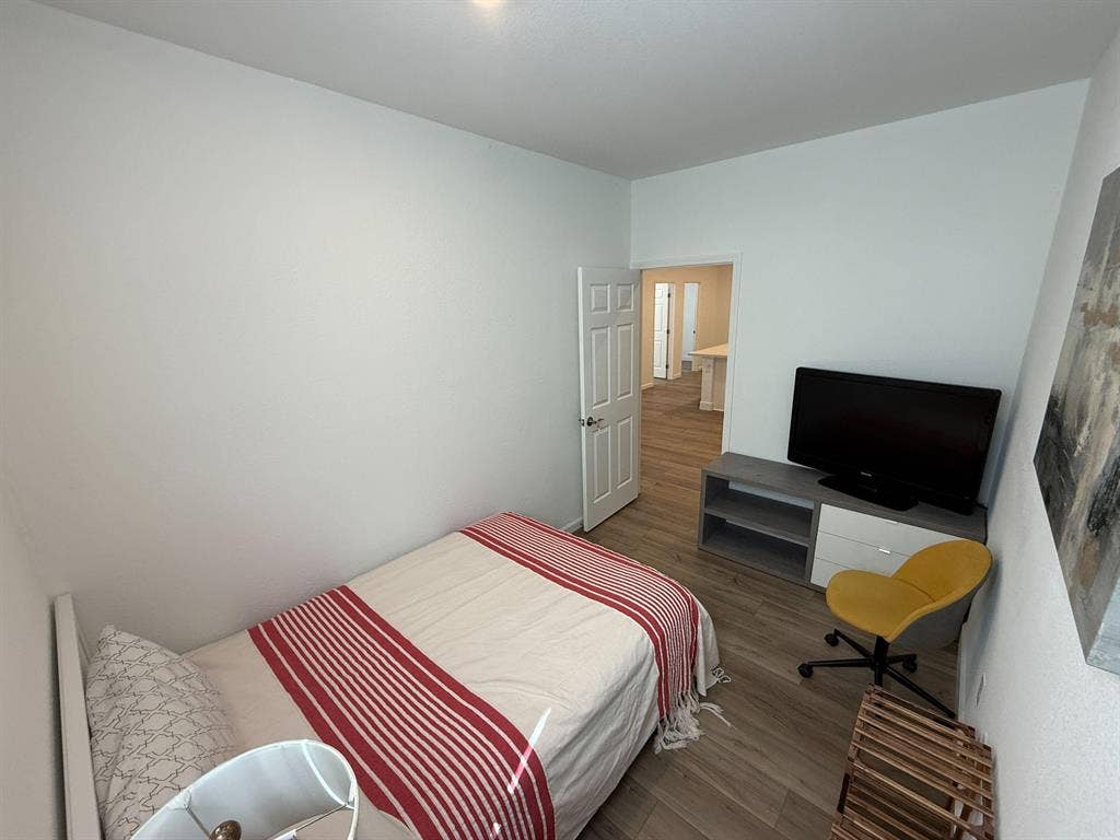 6 BR in Roseville