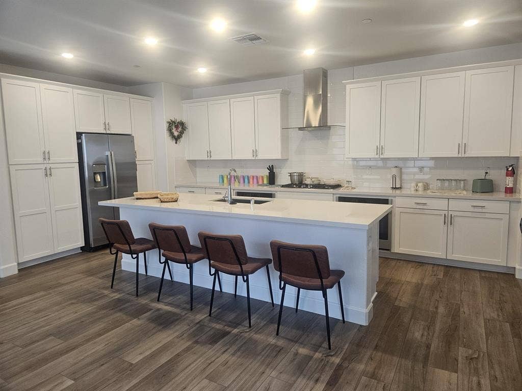6 BR in Roseville