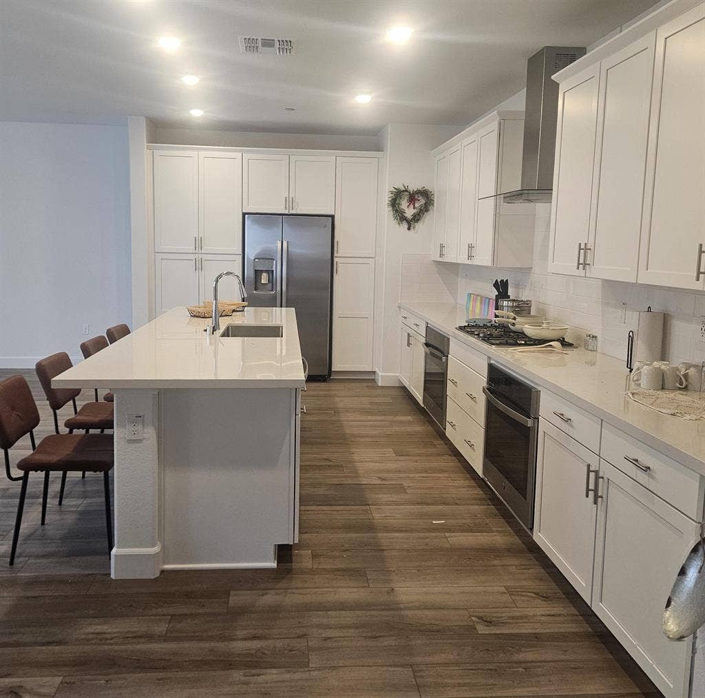 6 BR in Roseville