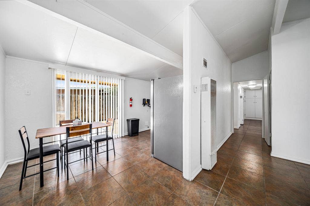 5 BR in Lancaster