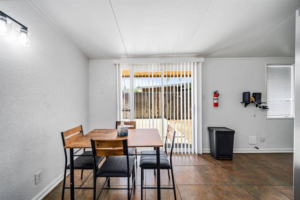 5 BR in Lancaster