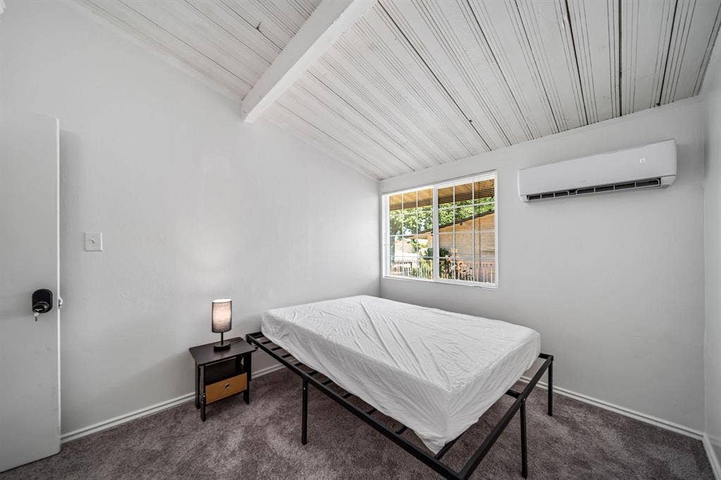 5 BR in Lancaster