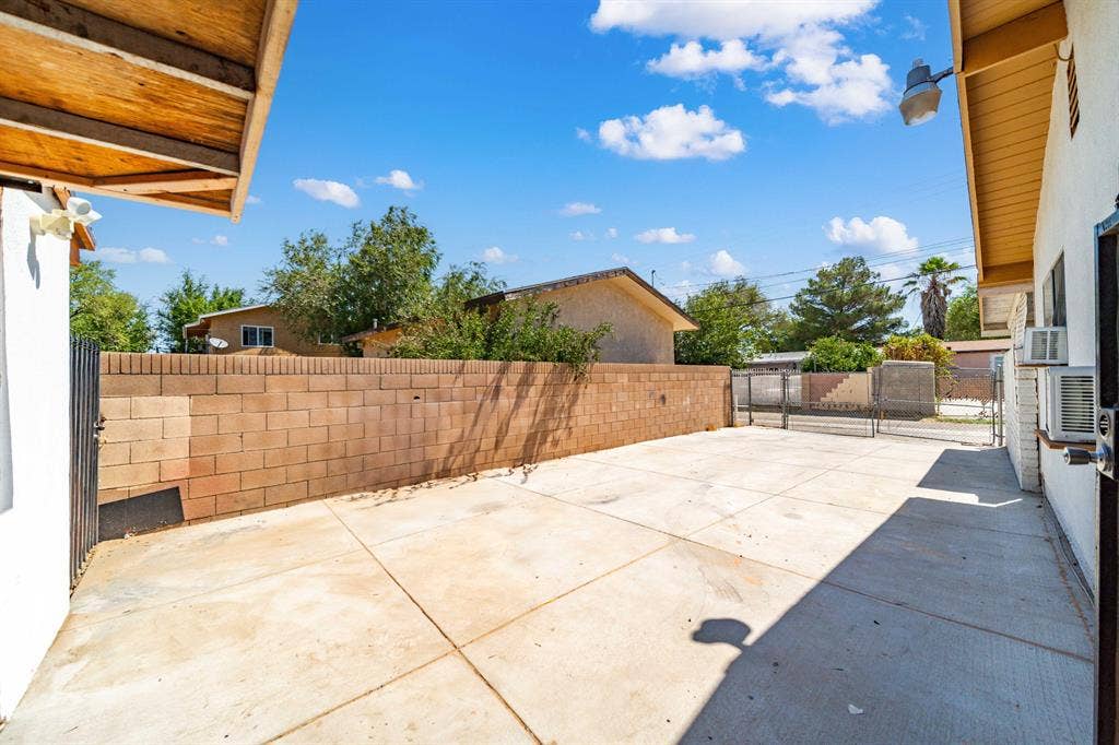 5 BR in Lancaster