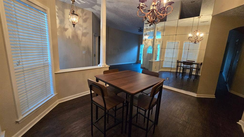 5 BR in Montgomery