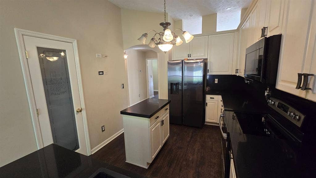 5 BR in Montgomery