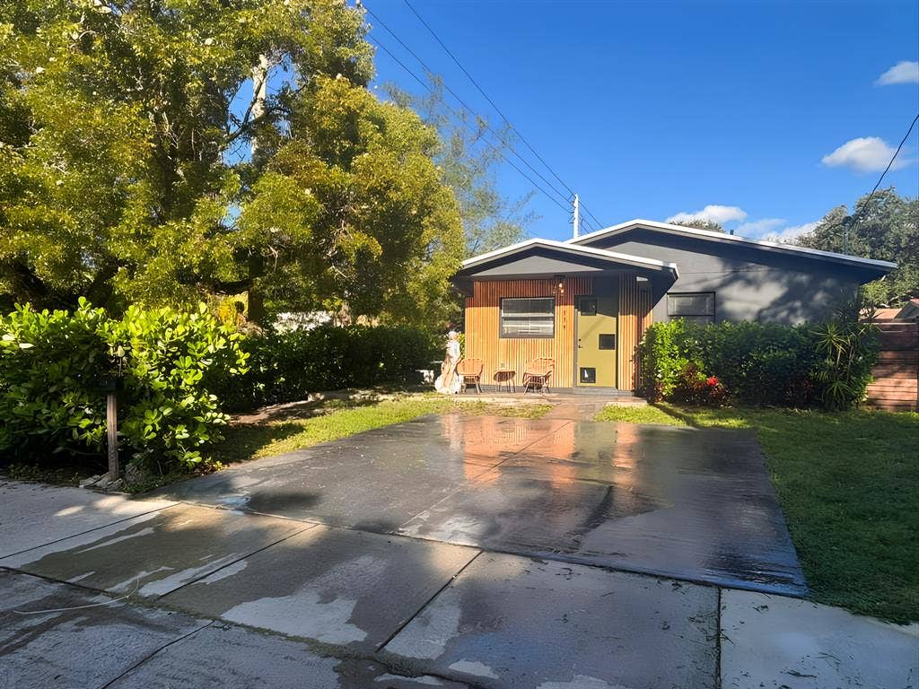 2 BR in Miami