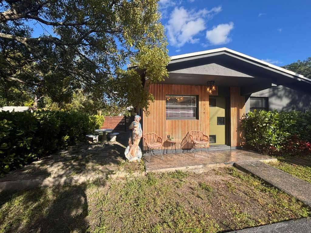 2 BR in Miami