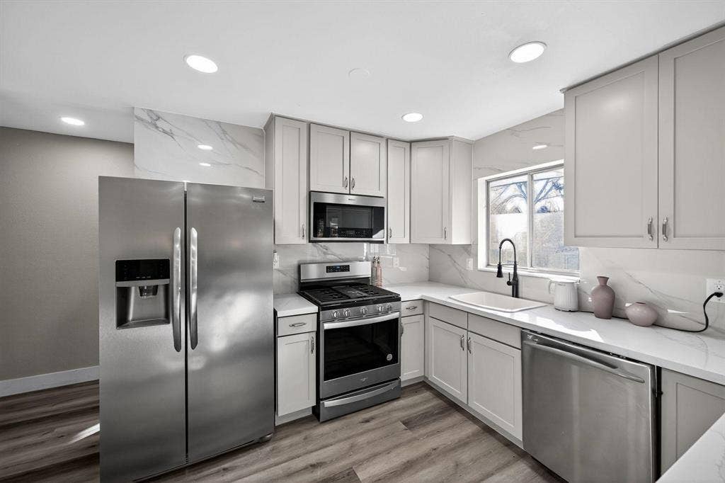 7 BR in Aurora