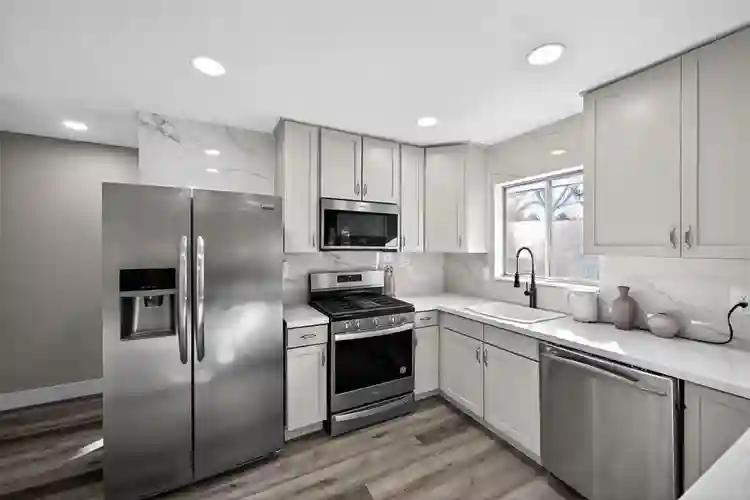 7 BR in Aurora